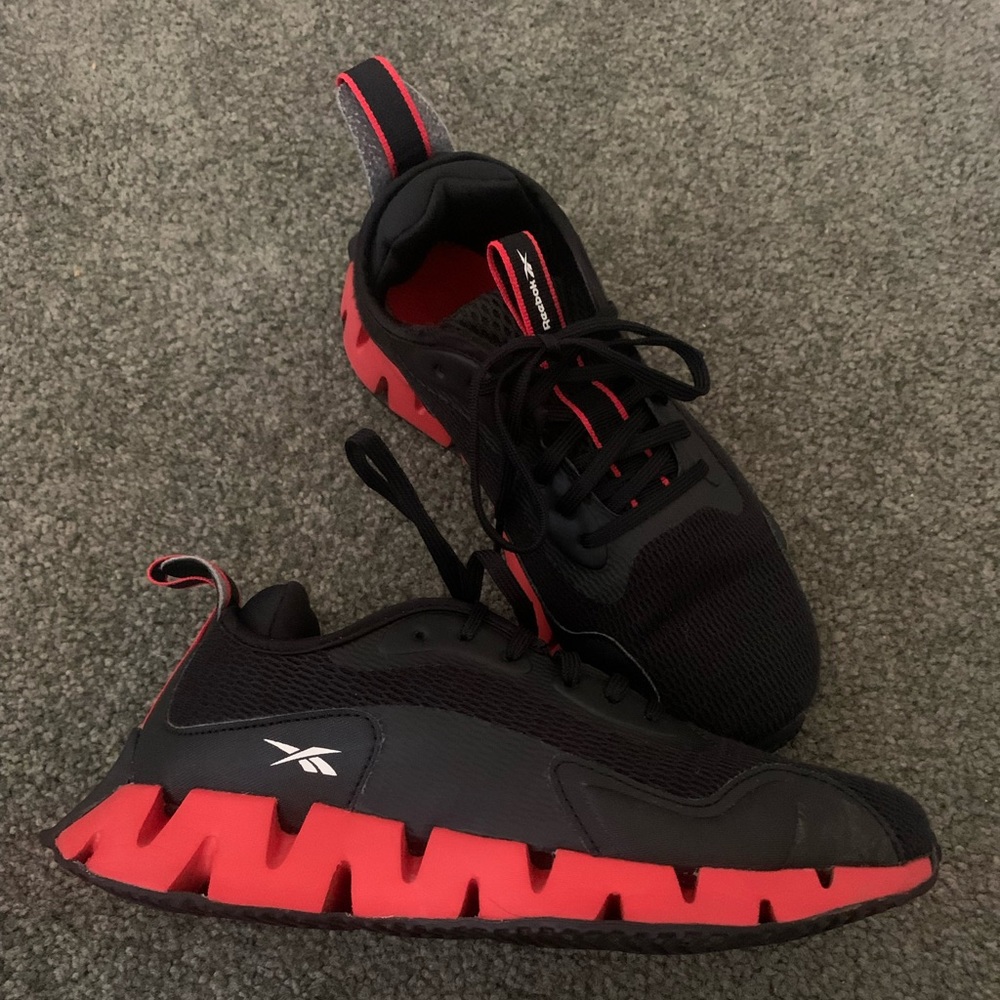 Boys Size 4.5 Reebok Zags